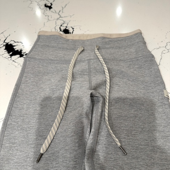 Vuori Women’s Vibe elevation legging size small - Picture 12 of 13